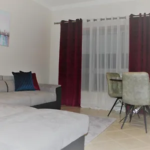 Casa Jasmim, Near Airport, 6km Beach Faro